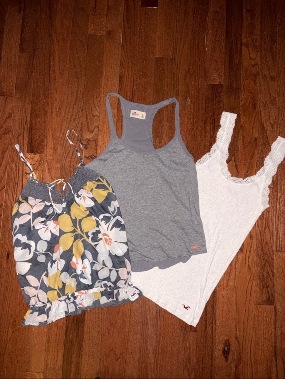 Hollister Y2K Bundle Racerback Tank, Floral & Off White Lace-Trim Camisole Small